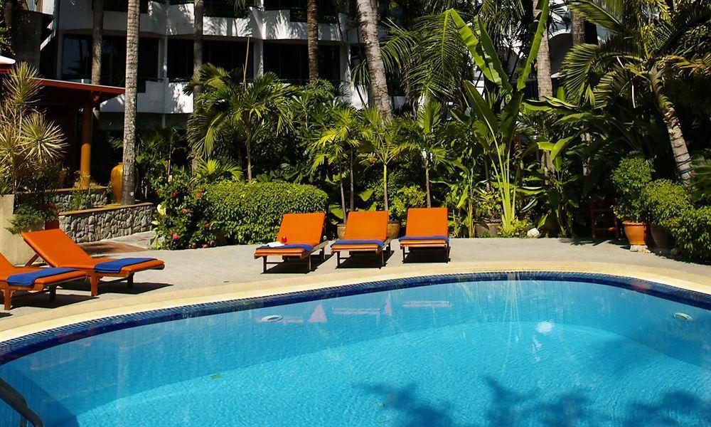Safari Beach Hotel Patong Exterior photo