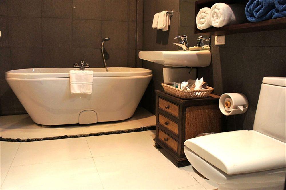 Safari Beach Hotel Patong Exterior photo