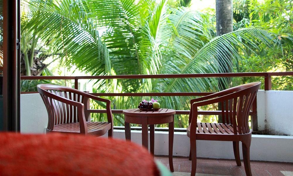 Safari Beach Hotel Patong Exterior photo