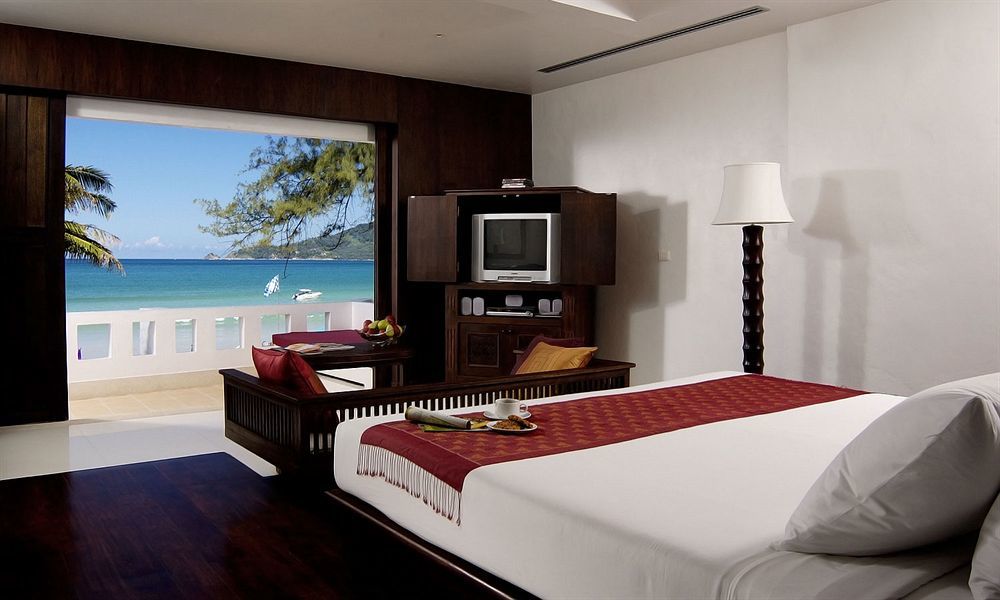 Safari Beach Hotel Patong Exterior photo