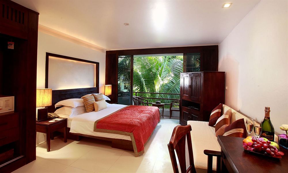 Safari Beach Hotel Patong Exterior photo