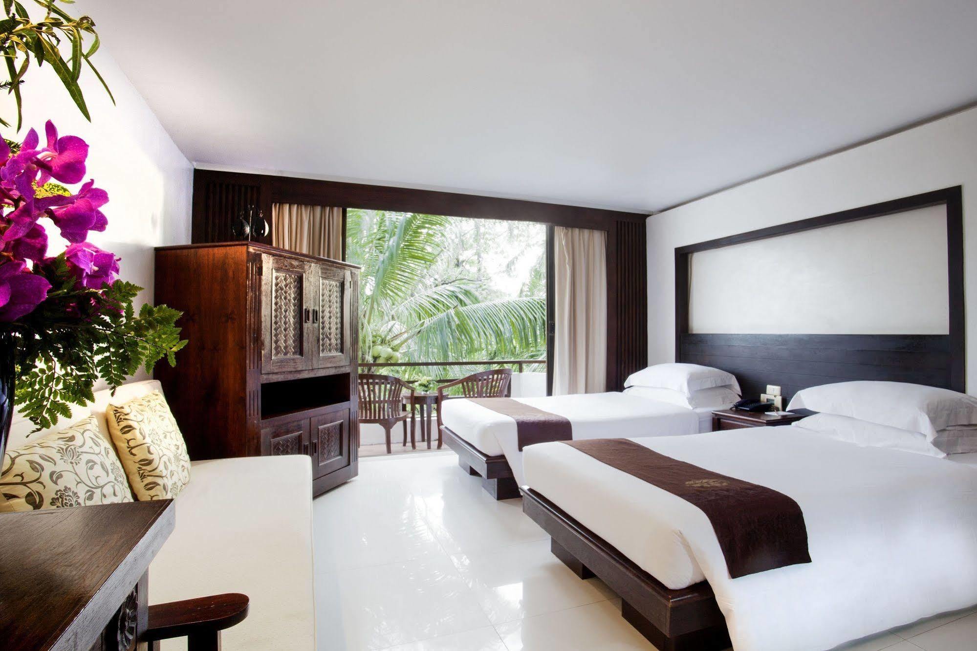 Safari Beach Hotel Patong Exterior photo