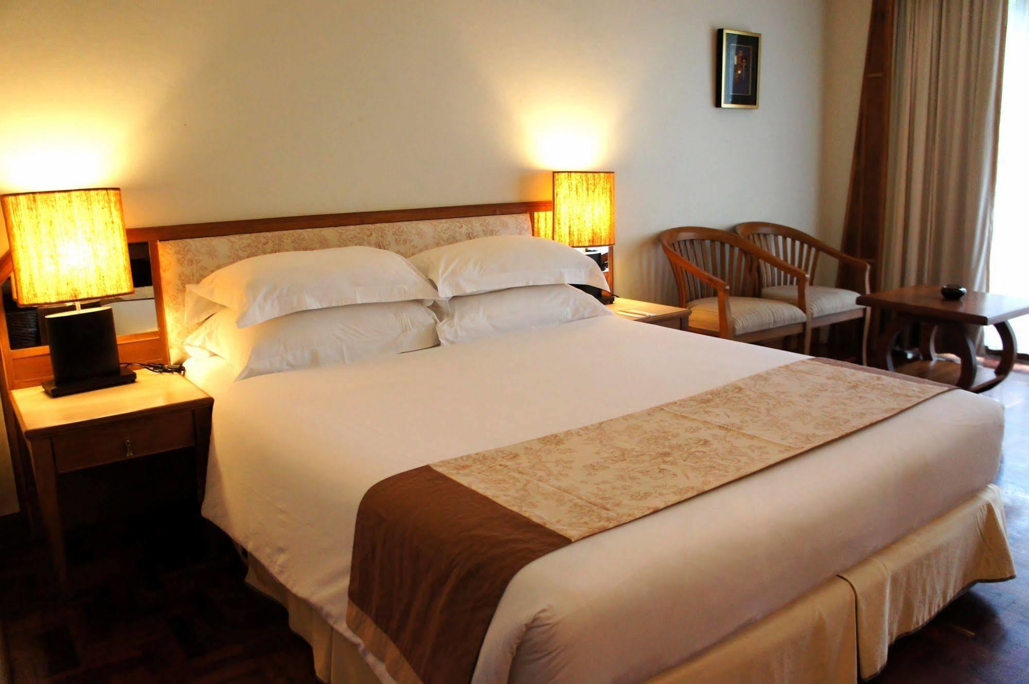 Safari Beach Hotel Patong Exterior photo