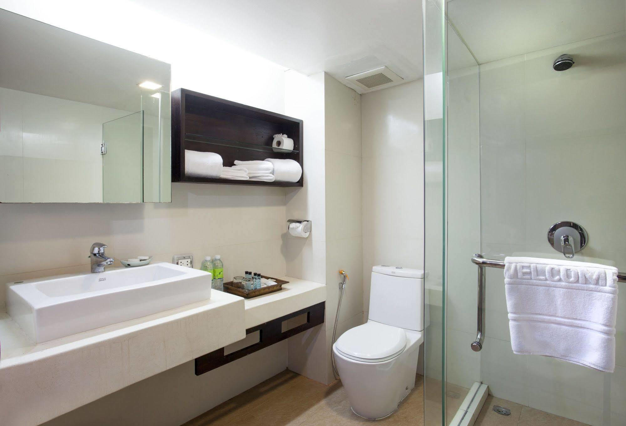 Safari Beach Hotel Patong Exterior photo