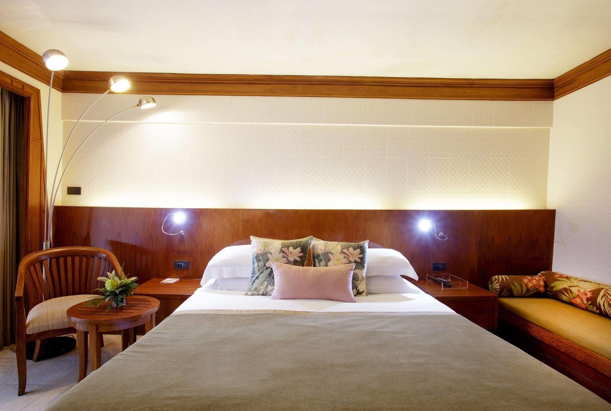 Safari Beach Hotel Patong Exterior photo